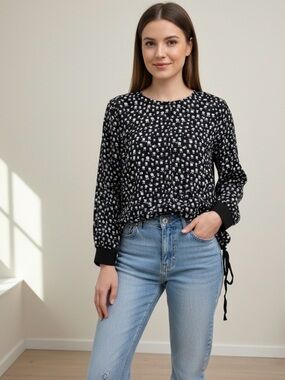 Korean brand lucky Chourtte Black and White skull Blouse